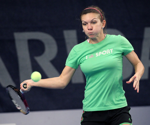 Simona o invinge pe Kimiko in meciul generatiilor
