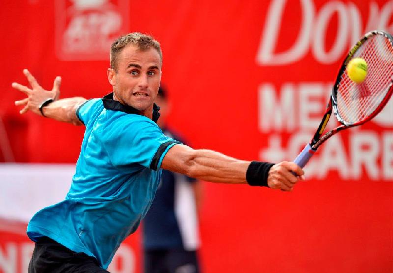 Marius Copil s-a calificat in turul 2