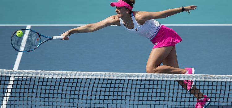 În turneul principal pentru femei, la The Credit One Charleston Open, Charleston, SC. Irina Begu a avansat în turul 3 