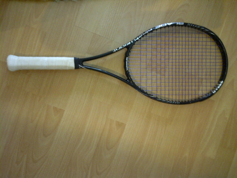 VAND RACHETA WILSON BLADE 98 MODEL 2013, GREUTATE 304 GRAME