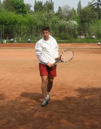 Joaca tenis intr-un mod profesionist !!!
