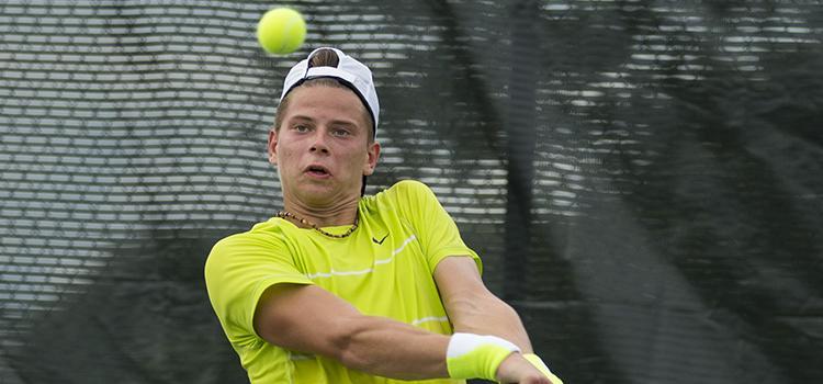 Manda a fost învins de Tsitsipas