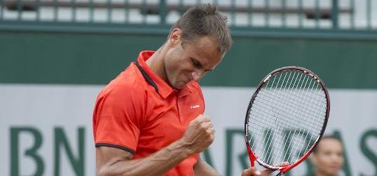 Victorie în trei seturi pentru Marius Copil