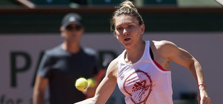 Imagini de la antrenamentul şi conferinţa de presă susţinute ieri de Simona Halep