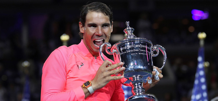 Nadal este la trei trofee de Federer