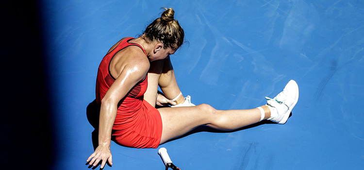 Halep s-a calificat, dar s-a accidentat