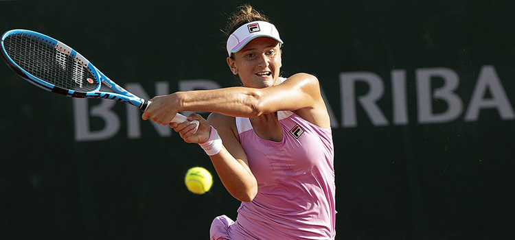 Begu şi Wang sunt la un meci de o confruntare cu surorile Williams