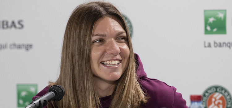 Imagini de la conferinţa de presă susţinută vineri de Simona Halep